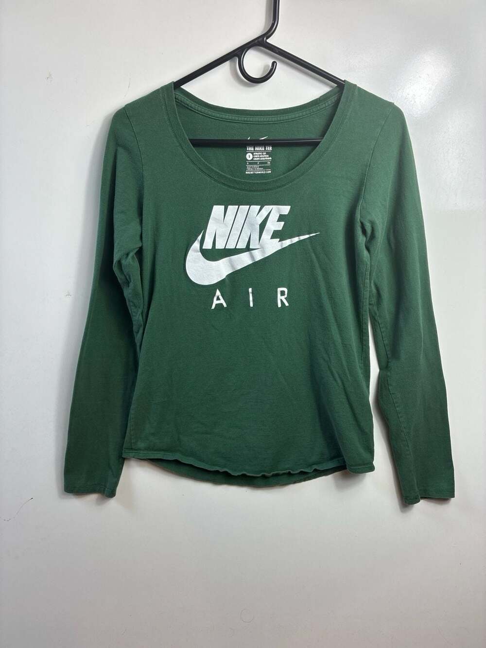 Nike Air Long Sleeve Shirt Womens Small Green Graphic Tee Athletic Cut Scoop